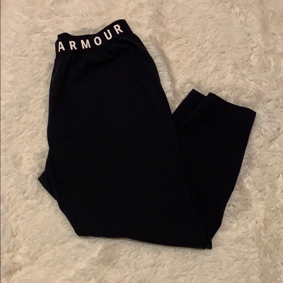 Under Armour Pants - SOLD ❌❌❌Under Armour work out  crop leggings